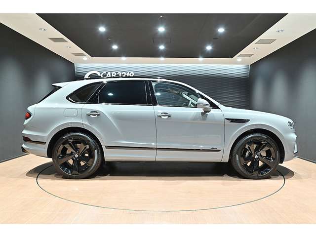 Bentley Bentayga 10