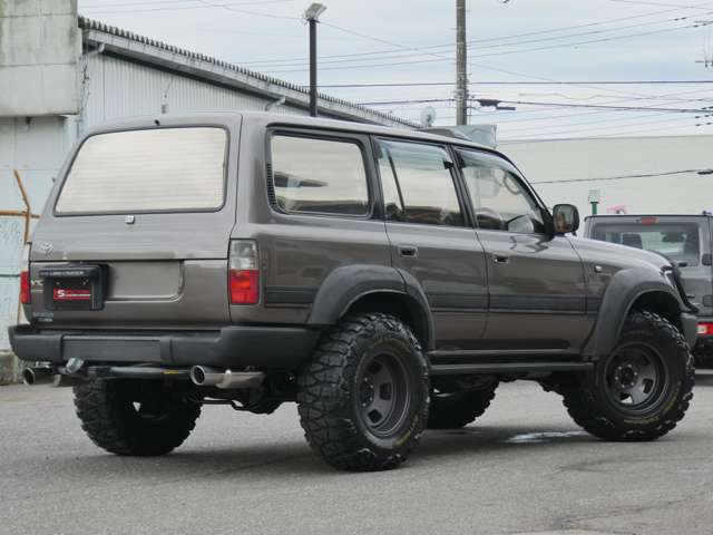 Toyota Land Cruiser 80 2