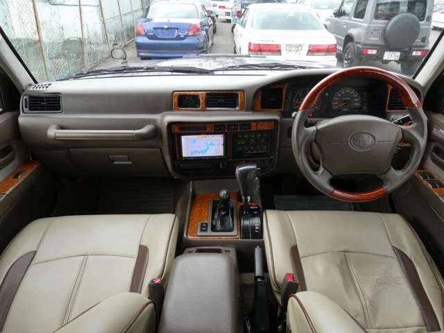 Toyota Land Cruiser 80 3