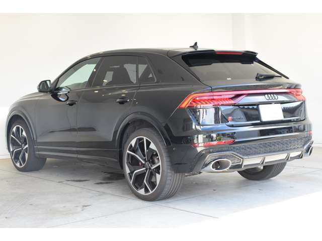 Audi RS Q8 11