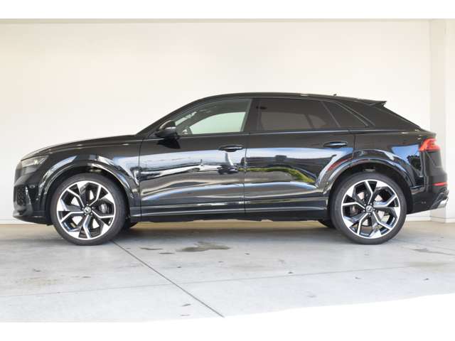 Audi RS Q8 7