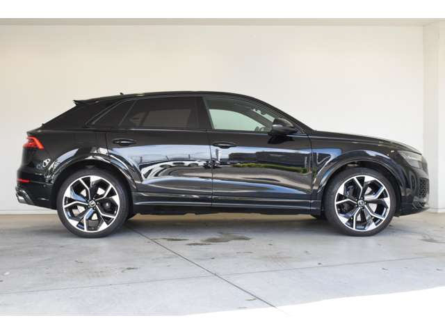 Audi RS Q8 8
