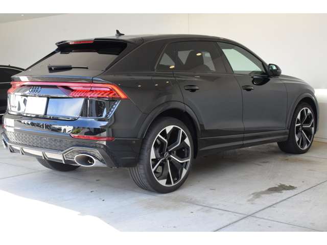 Audi RS Q8 9