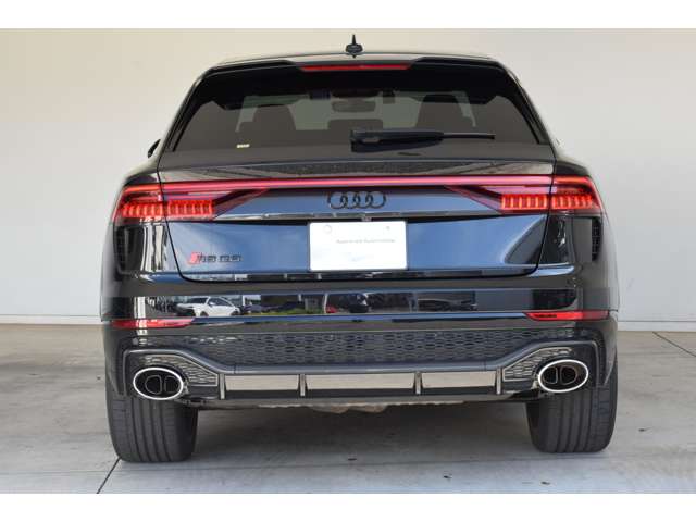 Audi RS Q8 10