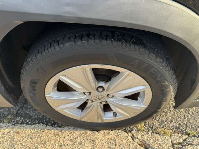 Lexus UX 10