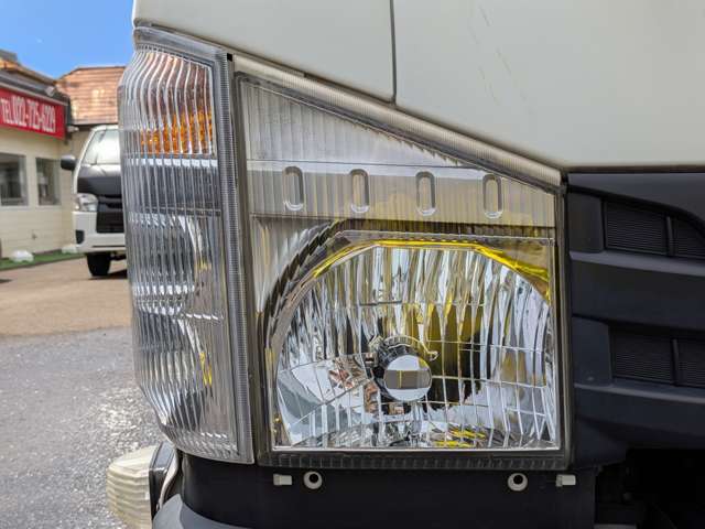 Isuzu Elf 3
