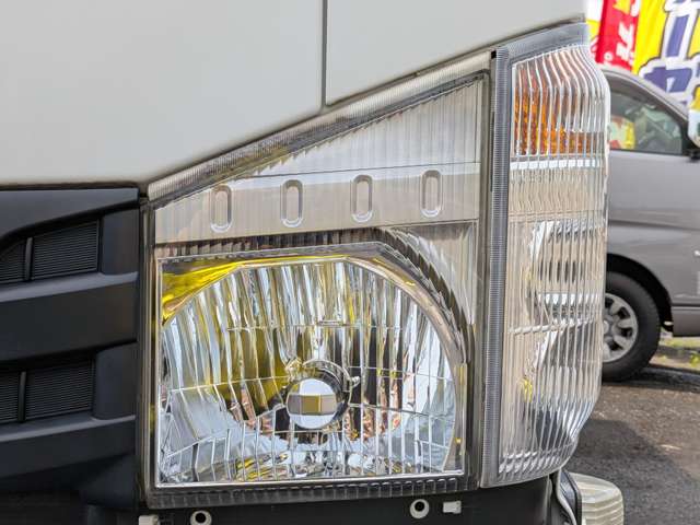 Isuzu Elf 4
