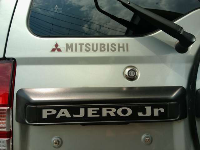 Mitsubishi Pajero Junior 9
