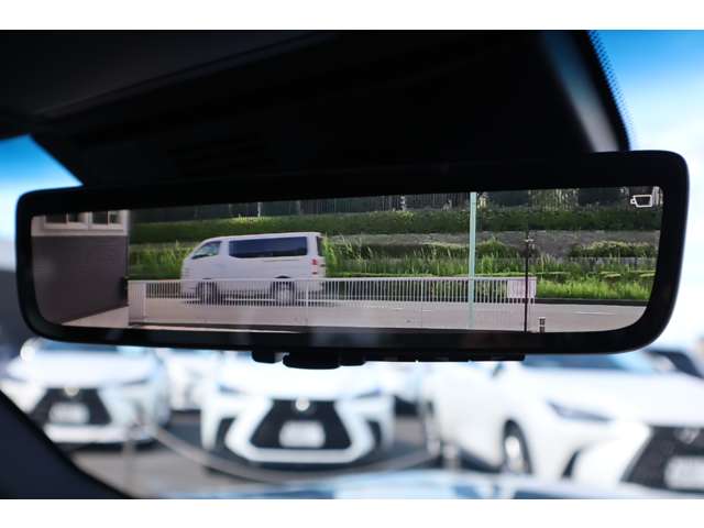 Lexus LX 12