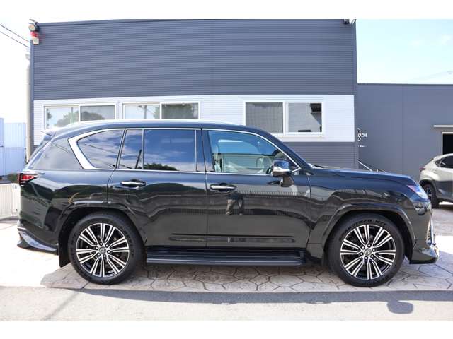Lexus LX 4