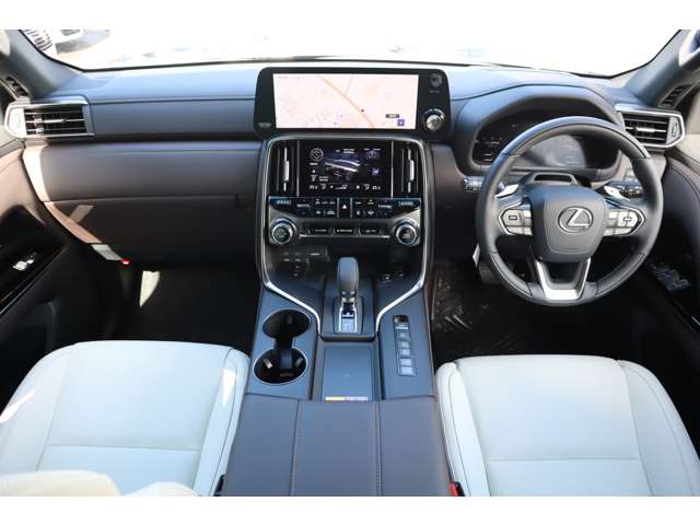Lexus LX 8