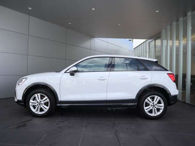 Audi Q2 12
