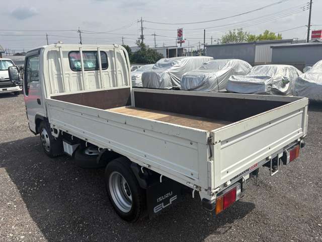 Isuzu Elf 7