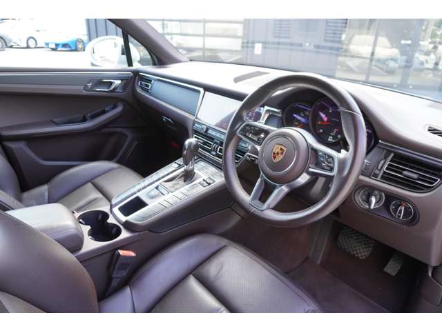 Porsche Macan 11