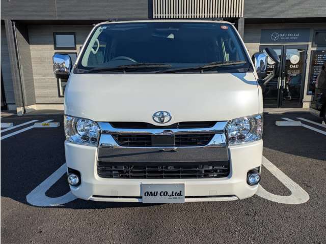 Toyota Hiace Van 9