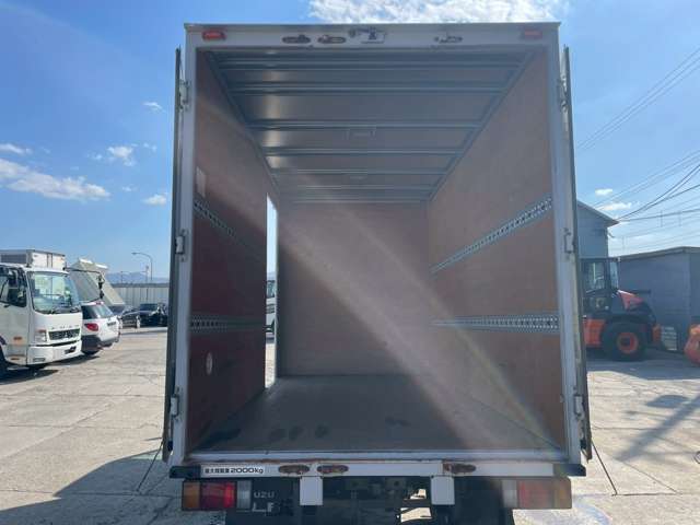 Isuzu Elf 10