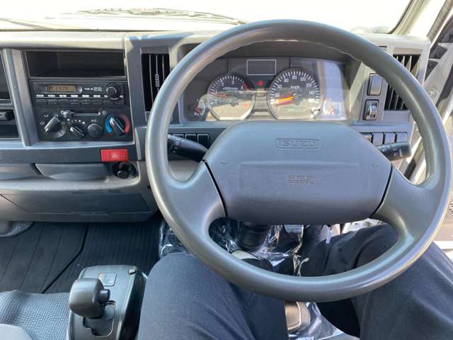 Isuzu Elf 12