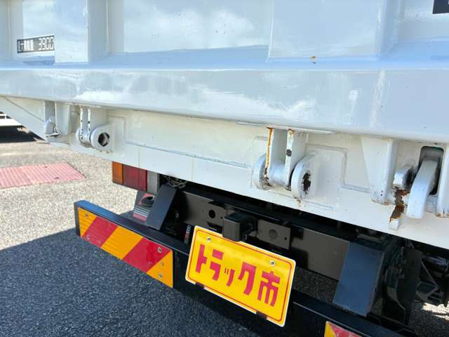 Isuzu Elf 7