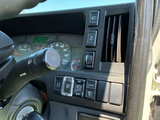 Isuzu Elf 7