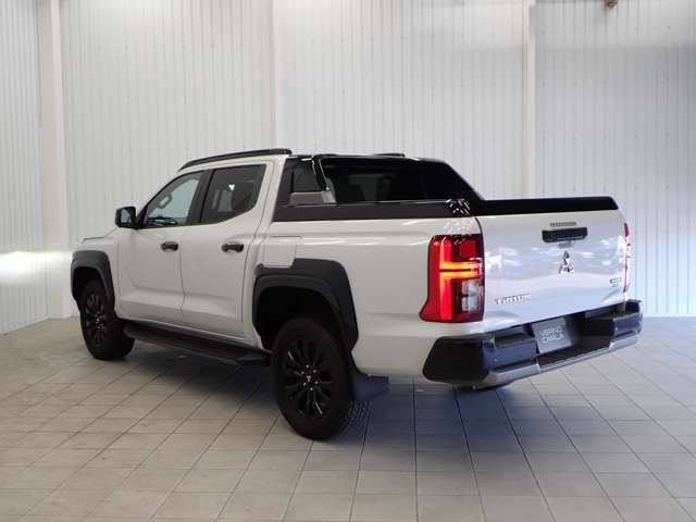 Mitsubishi Triton 12