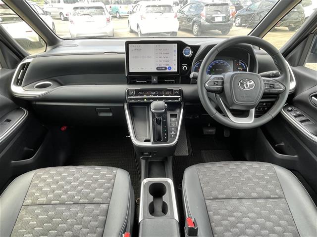 Toyota Voxy 6