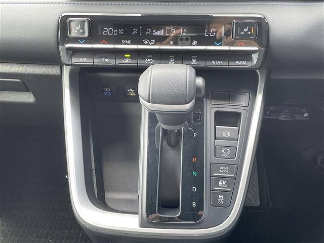Toyota Voxy 9