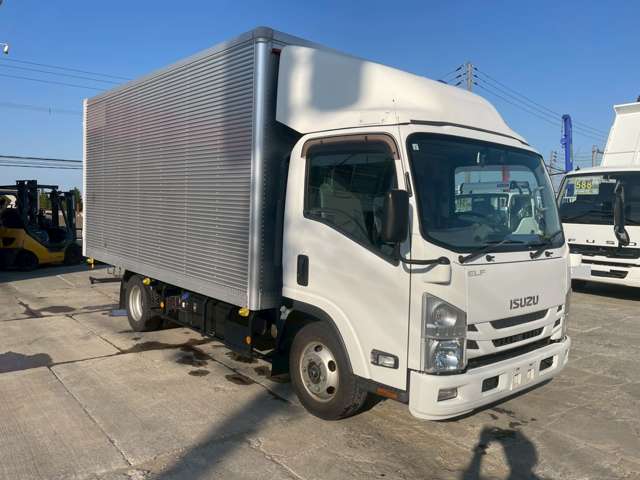 Isuzu Elf 3