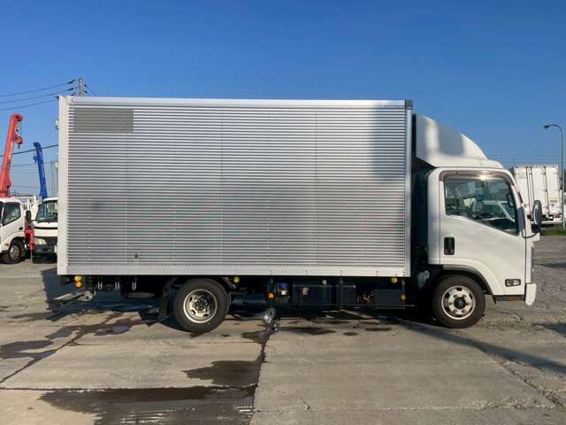 Isuzu Elf 4
