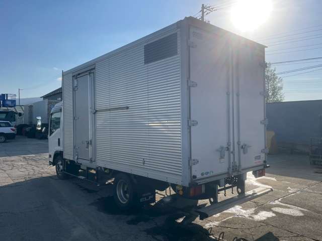 Isuzu Elf 6