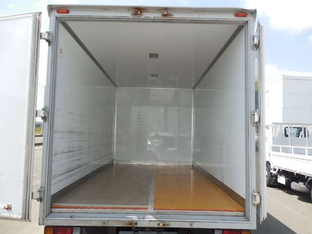 Isuzu Elf 6