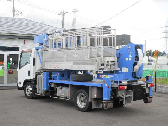 Isuzu Elf 3