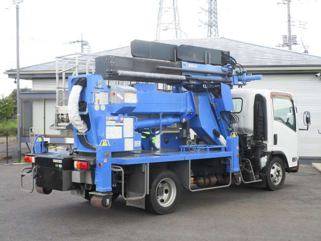 Isuzu Elf 4