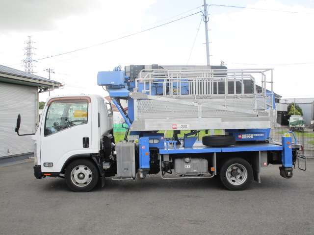 Isuzu Elf 6