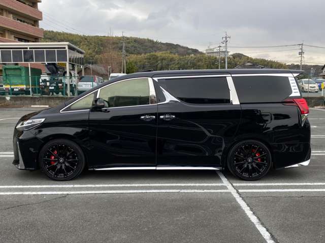 Toyota Vellfire 2