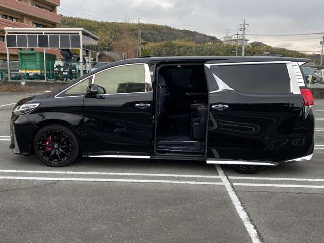 Toyota Vellfire 3
