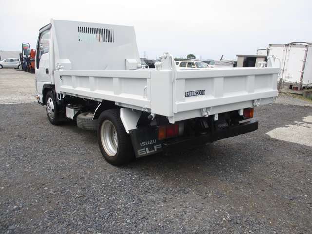 Isuzu Elf 7