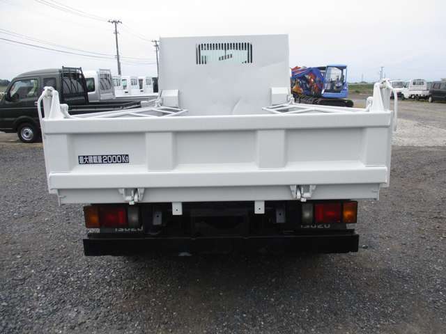 Isuzu Elf 8