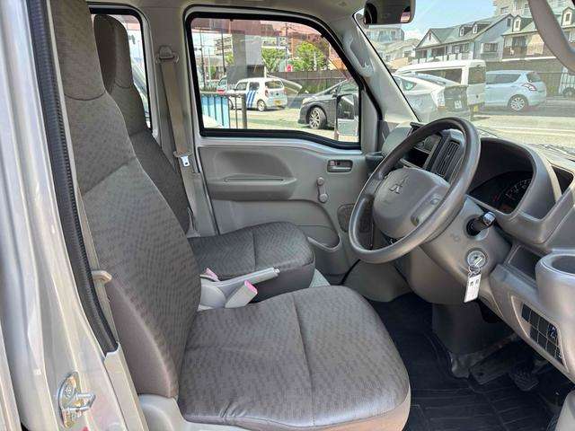 Mitsubishi Minicab Van 2