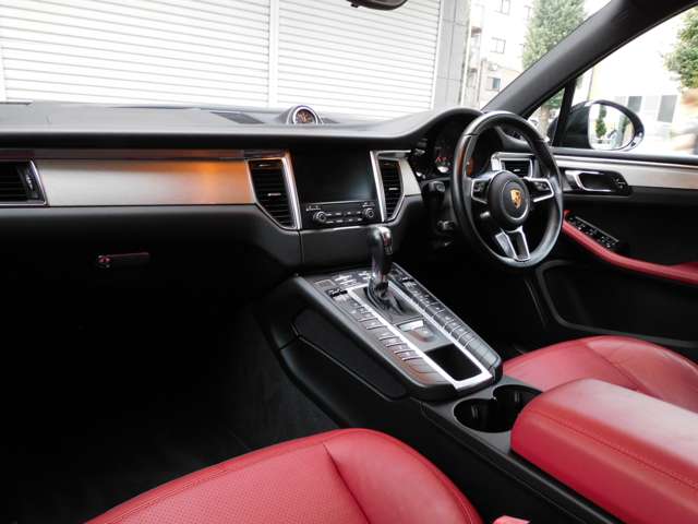 Porsche Macan 3