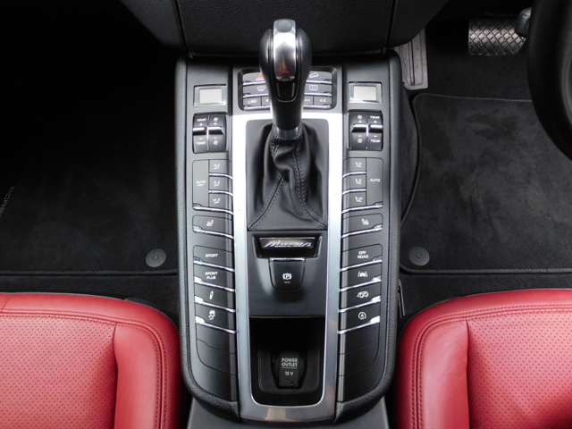 Porsche Macan 8