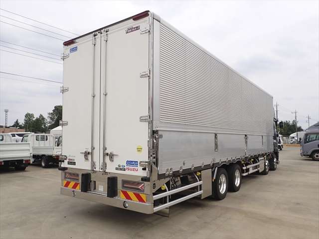 Isuzu Giga 2