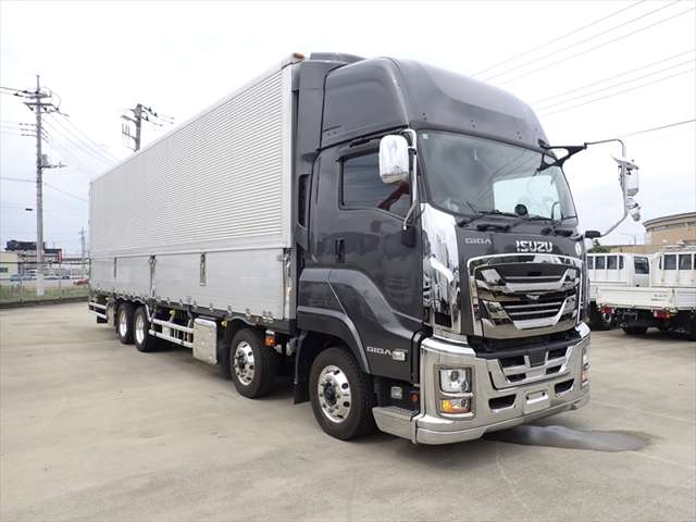 Isuzu Giga 3