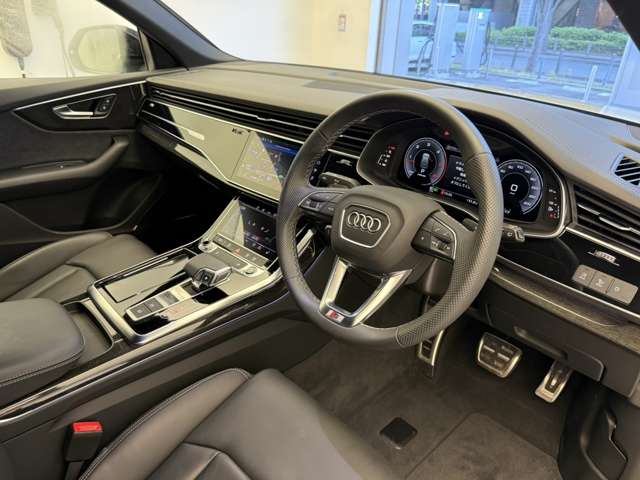 Audi Q8 11