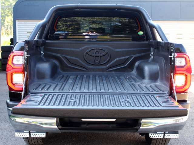 Toyota Hilux 8