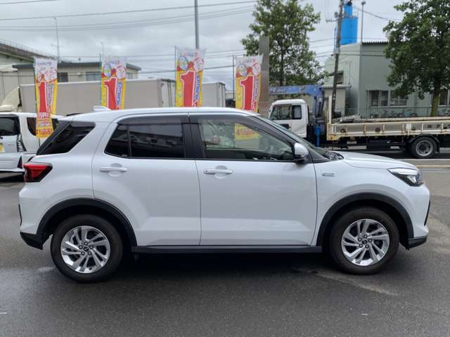 Daihatsu Rocky 11