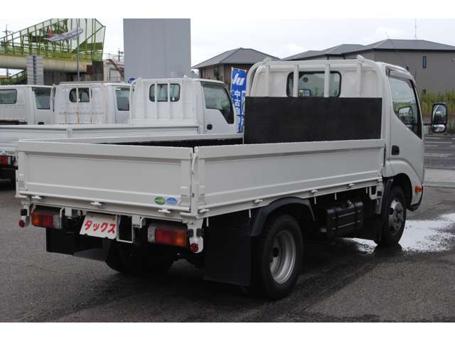 Hino Dutro 8