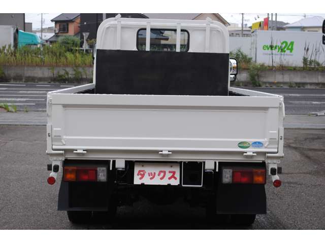 Hino Dutro 9