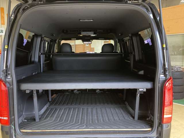 Toyota Hiace Van 11