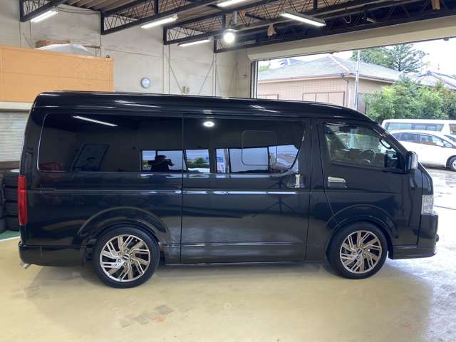 Toyota Hiace Van 4