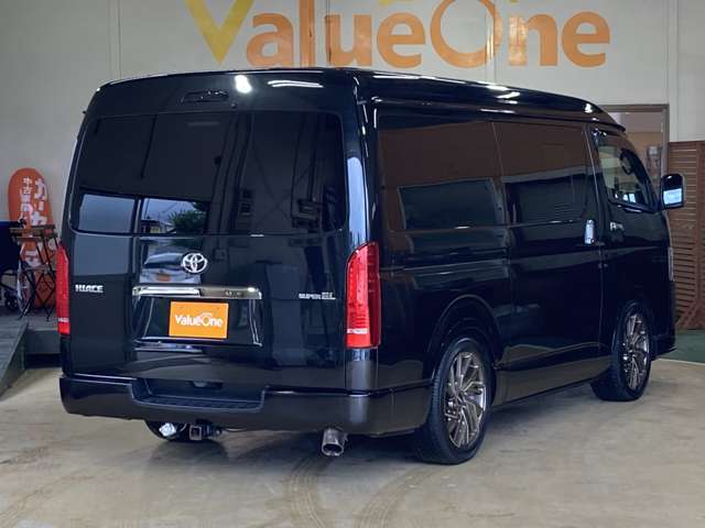 Toyota Hiace Van 5
